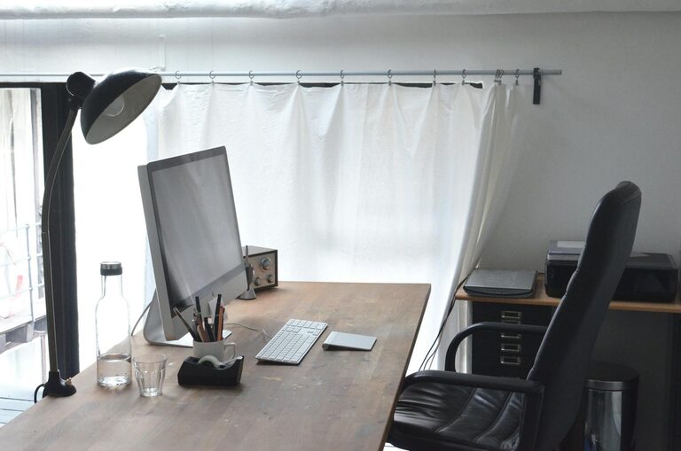 Simple Ways to Personalize Your Workspace for Better Comfort and Focus
